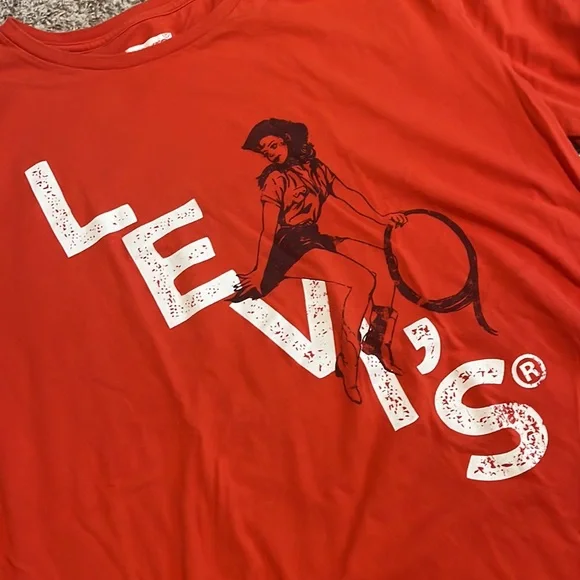 Men’s Levi’s Tshirt - Picture 2 of 3